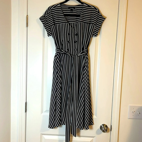 Roz & Ali Dresses & Skirts - Roz & Ali Lined Black & White Striped Dress Size 4